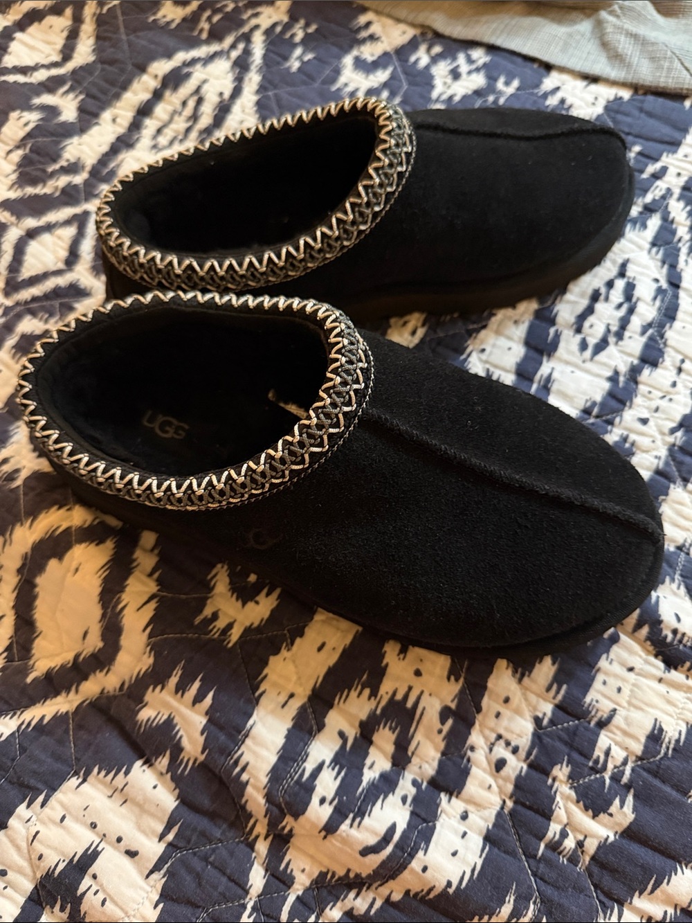 UGG Black Slip-On Cozy Mule Slippers with Contrast Trim size 8